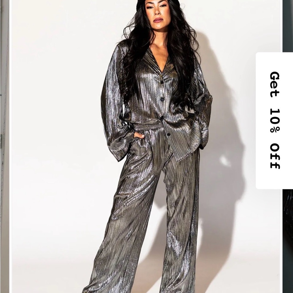 NWT Dressed in Lala Long Sleeve Metallic Plissé Set in Gunmetal